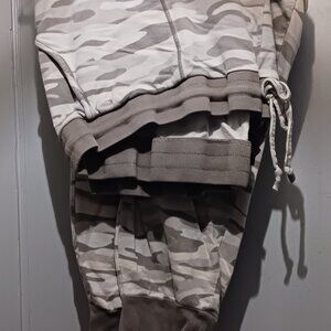 Everyday Crop Active Camo Jogger